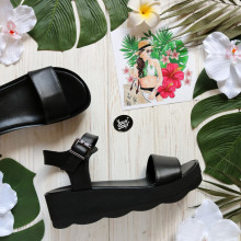 Босоніжки з чорної шкіри на високій підошві Арт. 352-1/228