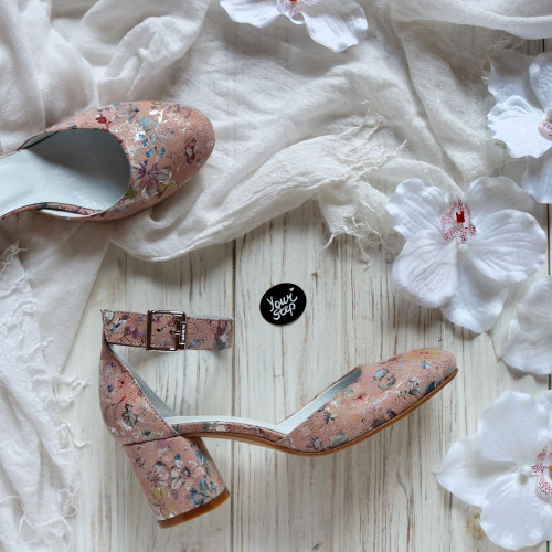 Босоножки из пудрового нубука с цветочным принтом на низком каблуке Арт. 605-6/45Ок