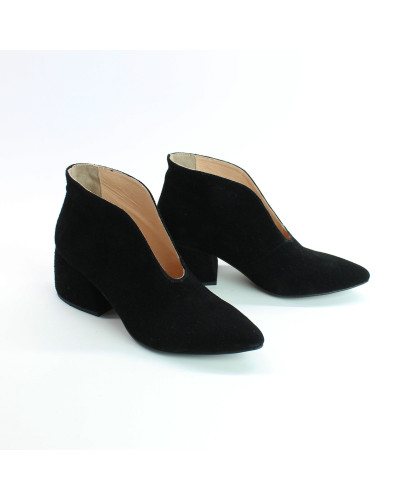 Ботильоны с глубоким вырезом из черной замши на обтяжном каблуке Арт. 657-6/w324Ок