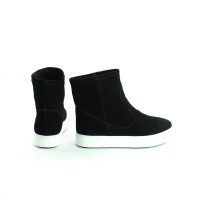 Ботинки из черной замши на белой подошве Арт. 12-19/21613