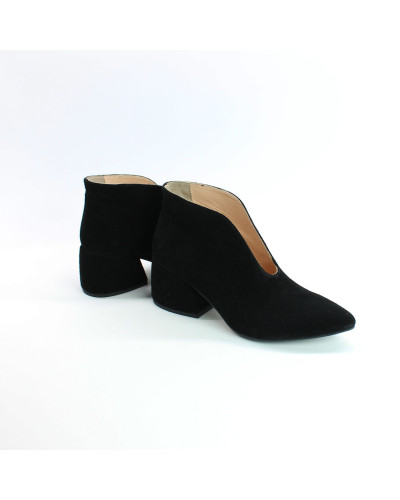 Ботильоны с глубоким вырезом из черной замши на обтяжном каблуке Арт. 657-6/w324Ок