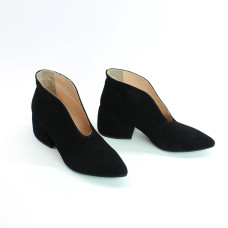 Ботильоны с глубоким вырезом из черной замши на обтяжном каблуке Арт. 657-6/w324Ок