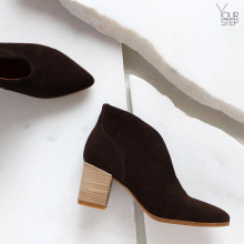 Ботильоны с глубоким вырезом из замши цвета шоколад  Арт. 657-7/41Ок-str