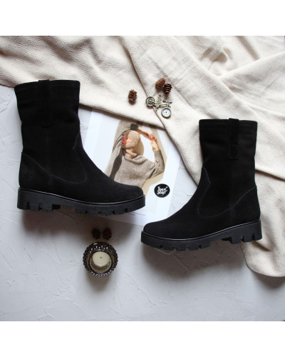 Напівчоботи із чорної замші на тракторній підошві Арт. 12-2(S2)