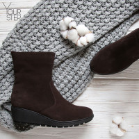 Ботинки на танкетке из натуральной замши цвета шоколад Арт. 30-4(Ir3)