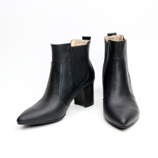 Напівчоботи із чорної шкіри на підборах Арт. 657-9/41Ок