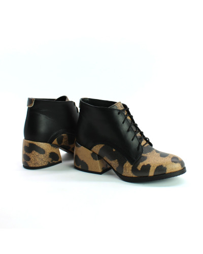 Ботильоны из черной кожи с принтом под ягуар на обтяжном каблуке Арт. 605-8/w324Ок