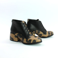 Ботильоны из черной кожи с принтом под ягуар на обтяжном каблуке Арт. 605-8/w324Ок