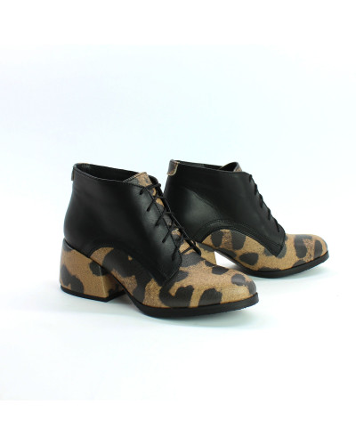 Ботильоны из черной кожи с принтом под ягуар на обтяжном каблуке Арт. 605-8/w324Ок