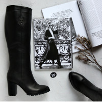 Чоботи із чорної шкіри на підборах Арт. 52-1F-3668