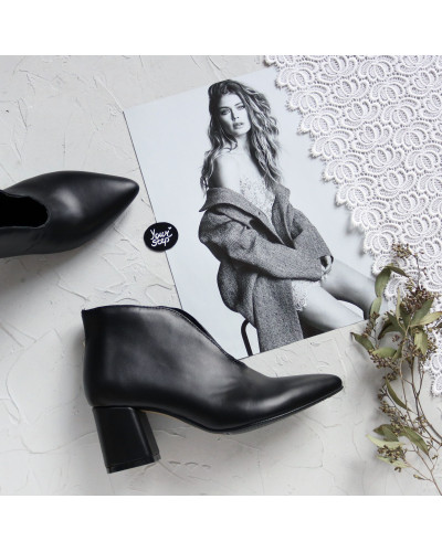 Ботильоны с глубоким вырезом из черной кожи на обтяжном каблуке Арт. 657-6/47Ок