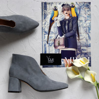 Ботильоны с глубоким вырезом из серого велюра на обтяжном каблуке Арт. 657-6/47Ок