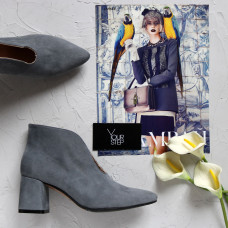 Ботильоны с глубоким вырезом из серого велюра на обтяжном каблуке Арт. 657-6/47Ок