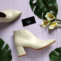 Ботильоны с глубоким вырезом из бежевой кожи на обтяжном каблуке Арт. 657-6/47Ок