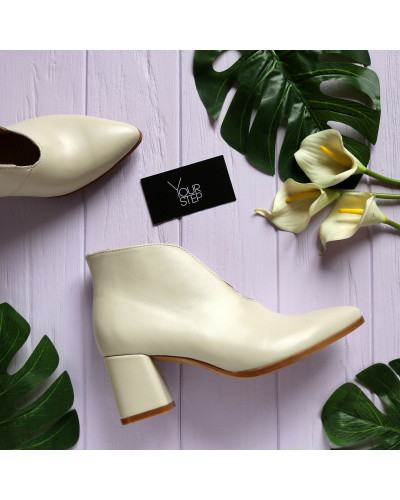 Ботильоны с глубоким вырезом из бежевой кожи на обтяжном каблуке Арт. 657-6/47Ок