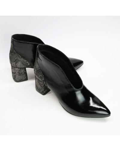 Ботильоны с глубоким вырезом из черного наплака с обтяжным каблуком Арт. 657-7/47Ок