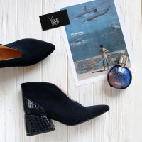 Ботильоны с глубоким вырезом из темно-синей замши со вставкой Арт. 657-7/w324Ок