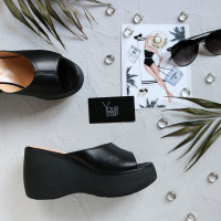 Шльопанці з чорної шкіри на високій підошві Арт. 352-3/21900