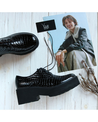 Туфли из лаковой кожи черного цвета под рептилию на тракторной подошве Арт. 32-1/21875