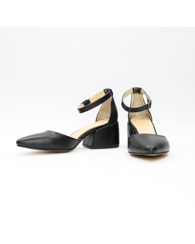 Босоніжки з чорної шкіри з гострим носом Арт. 657-4/w324Ок