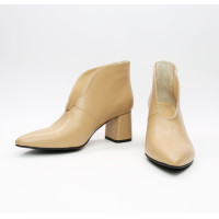 Ботильоны с глубоким вырезом из карамельной кожи на обтяжном каблуке Арт. 657-6/47Ок
