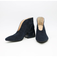 Ботильоны с глубоким вырезом из темно-синей замши со вставкой Арт. 657-7/w324Ок
