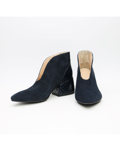 Ботильоны с глубоким вырезом из темно-синей замши со вставкой Арт. 657-7/w324Ок