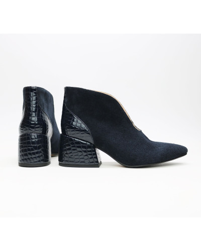 Ботильоны с глубоким вырезом из темно-синей замши со вставкой Арт. 657-7/w324Ок