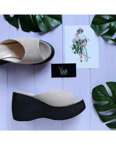 Шльопанці з бежевої замші на високій підошві Арт. 352-3/21900