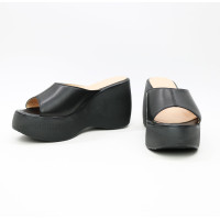 Шльопанці з чорної шкіри на високій підошві Арт. 352-3/21900