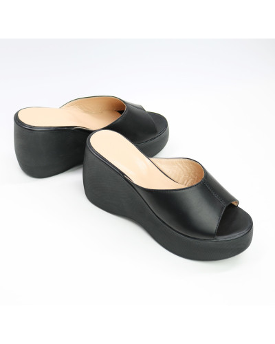 Шльопанці з чорної шкіри на високій підошві Арт. 352-3/21900