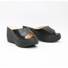 Шльопанці з чорної шкіри на високій підошві Арт. 352-3/21900