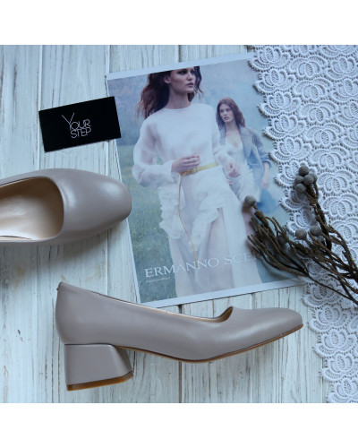 Туфли из бежевой кожи на низком каблуке Арт. 456-1/53Ок