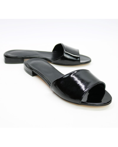 Чорні лакові шльопанці Арт. 10-26/33