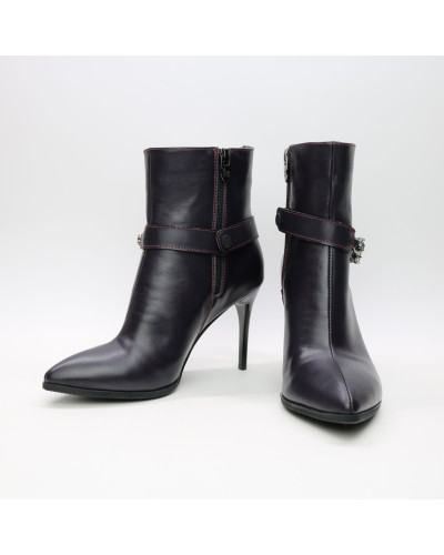 Ботинки из кожи цвета баклажан на шпильке с фурнитурой Арт. 35-10/35-3647