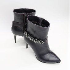 Ботинки из кожи цвета баклажан на шпильке с фурнитурой Арт. 35-10/35-3647