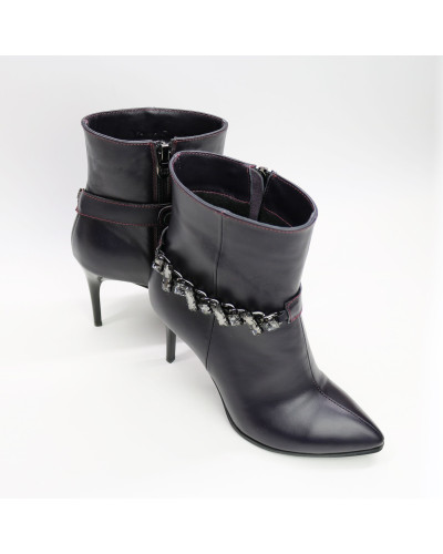 Ботинки из кожи цвета баклажан на шпильке с фурнитурой Арт. 35-10/35-3647