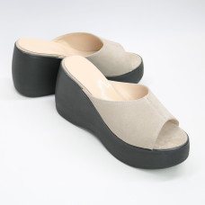 Шльопанці з бежевої замші на високій підошві Арт. 352-3/21900