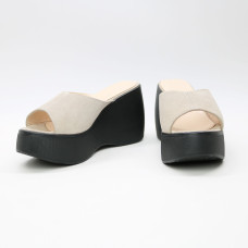 Шльопанці з бежевої замші на високій підошві Арт. 352-3/21900