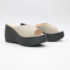 Шльопанці з бежевої замші на високій підошві Арт. 352-3/21900