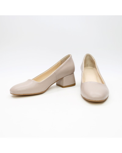 Туфли из бежевой кожи на низком каблуке Арт. 456-1/53Ок