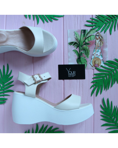 Босоніжки з бежевої шкіри на танкетці Арт. 352-2/21900