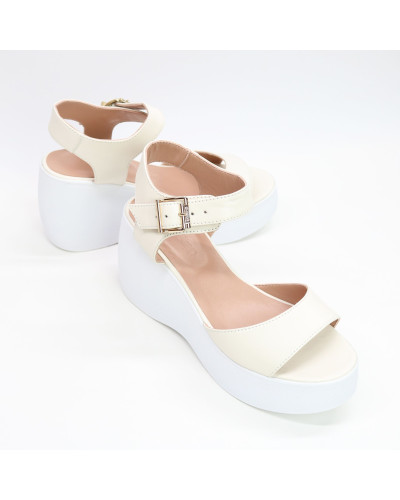 Босоніжки з бежевої шкіри на танкетці Арт. 352-2/21900