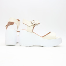 Босоніжки з бежевої шкіри на танкетці Арт. 352-2/21900