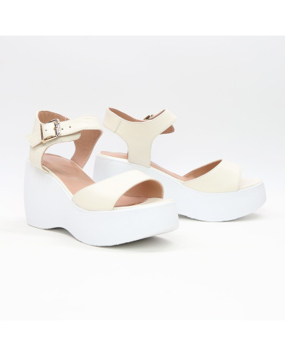 Босоніжки з бежевої шкіри на танкетці Арт. 352-2/21900