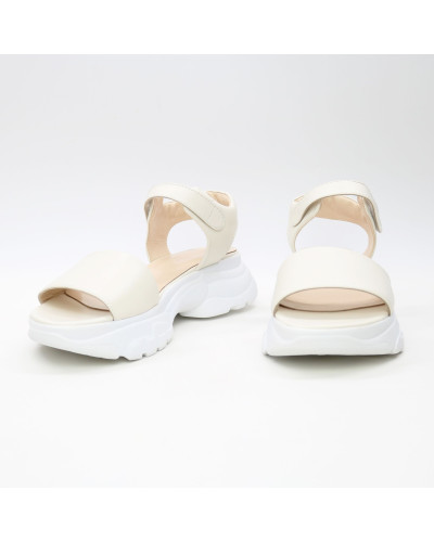 Сандалі з бежевої шкіри на липучках Арт. 10-24/193