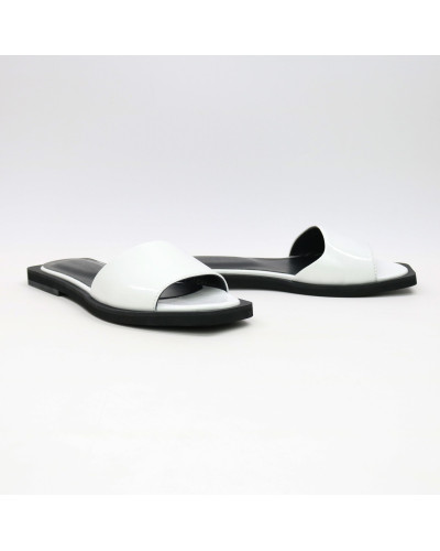 Білі лакові шльопанці Арт. 10-26/0504