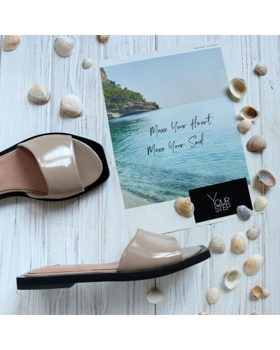 Бежеві лакові шльопанці Арт. 10-26/0504