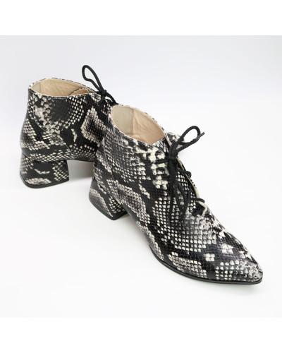 Ботильоны из нубука бежево-черного цвета под питон Арт. 457-7/53Ок 