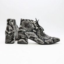 Ботильоны из нубука бежево-черного цвета под питон Арт. 457-7/53Ок 